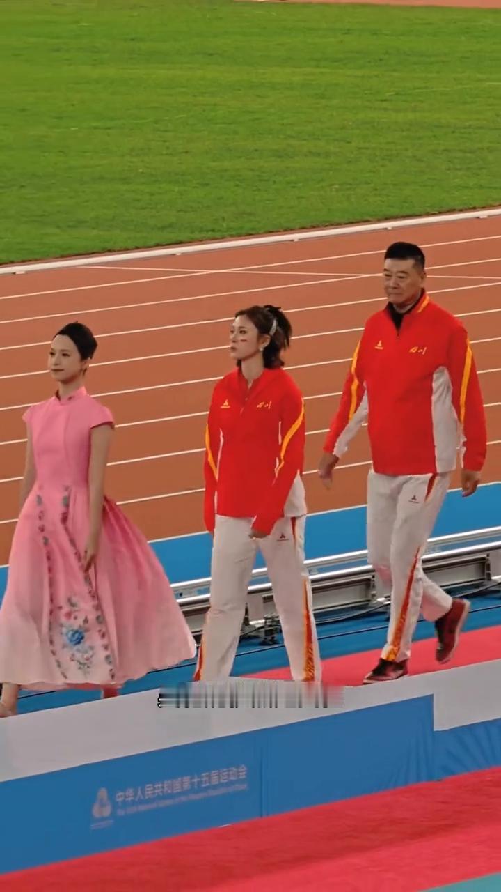 吴艳妮入选2026年福布斯亚洲30岁以下精英榜。
不管你承不承认，吴艳妮依然是田