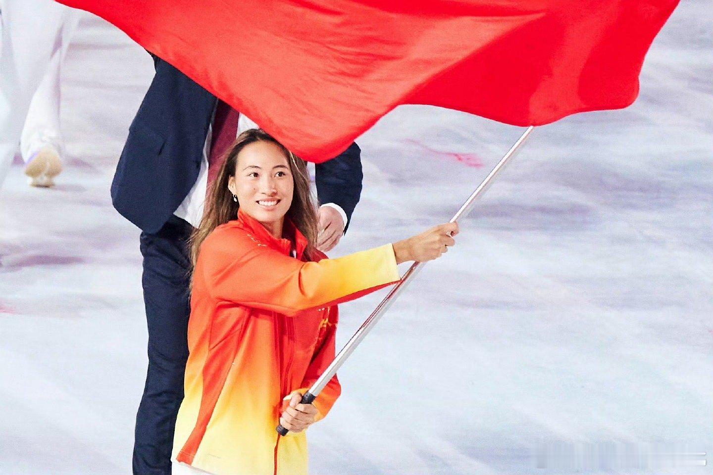 从奥运冠军到全运旗手，你早已是家乡的骄傲与中国网球的光，希望早日满血回归