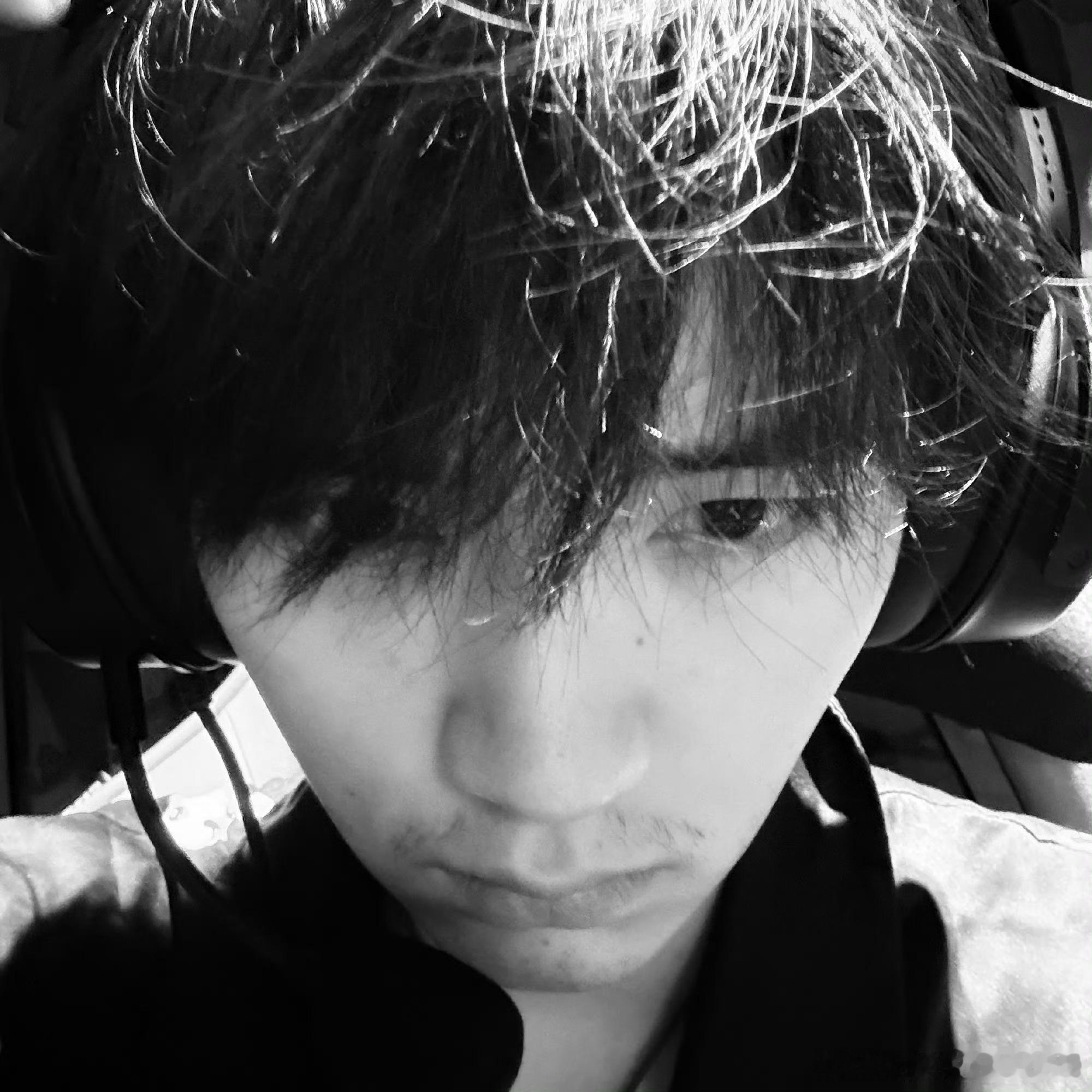 周翊然素颜自拍，还做了什么大事