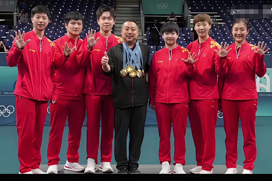 杨毅说樊振东确实挺得住杨毅跟大家说巴黎奥运会的一个小细节：巴黎奥运会的时候，确实