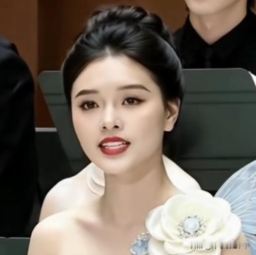 《伪装者》中明楼婉惜汪曼春：“卿本佳人，奈何做贼！”

国人心目中的张本智和：“