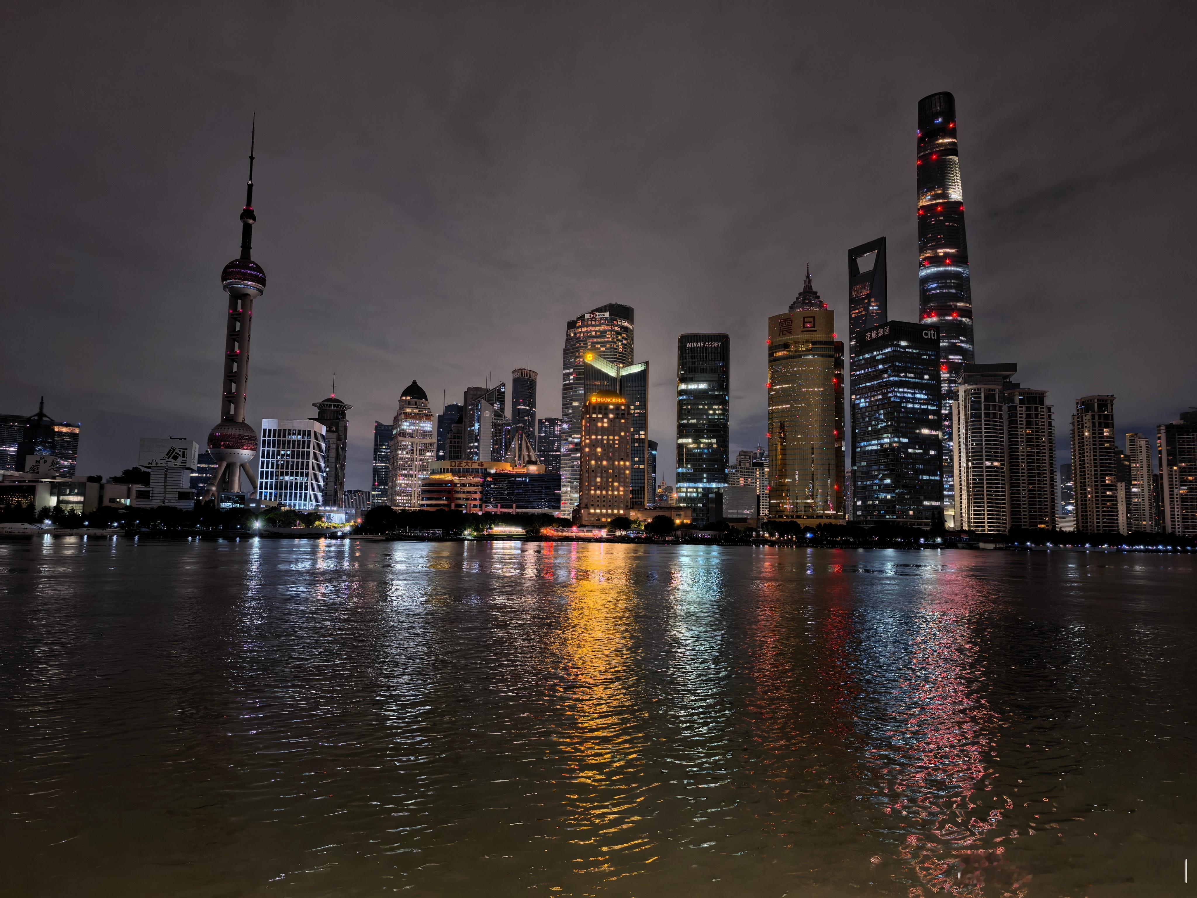 夜景盲评，旗舰手机的长焦对比！华为Pura 80 Ultra，对比机型OPPO 