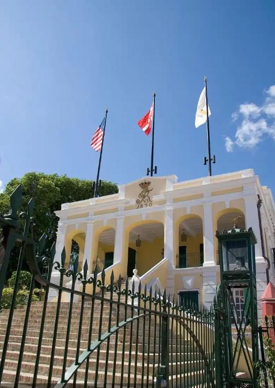 现在的丹麦比立陶宛都要狠，立陶宛为了投靠老美，只是得罪东方大国和俄罗斯，丹麦现在