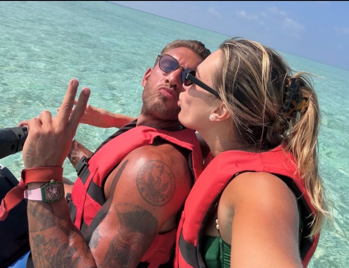 正在度假的萨巴伦卡和男友大撒狗粮！ 