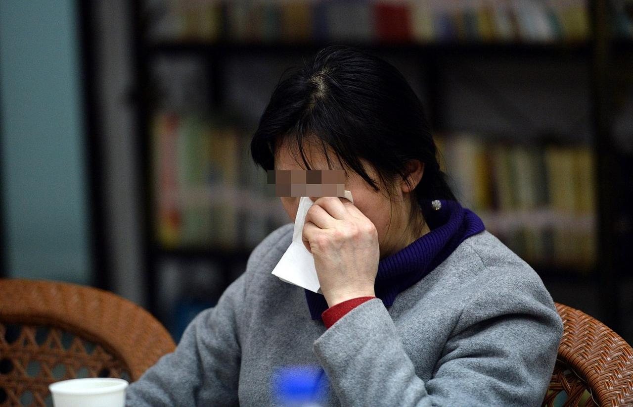 脸都不要了！上海一男子拿5300元假币付女票资，本以为占了便宜。不料女子第二天去