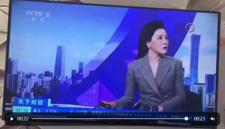 女主持人表情都被突发搞僵住了，这可是直播啊[允悲] ​​​