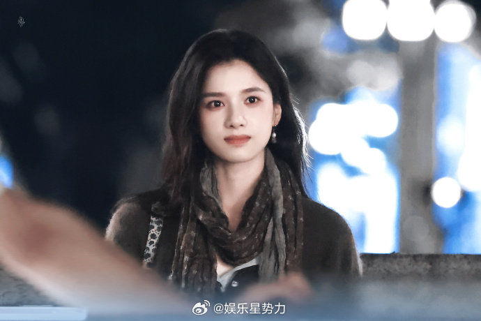 张婧仪回应被评演戏特别会爱人 被夸“演戏特别会爱人”，张婧仪的回应很真诚。她相信