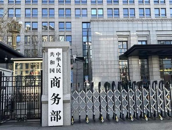 这次美国制裁的五家企业里，恒力石化是总投资超千亿、年炼油能力2000万吨的民营炼