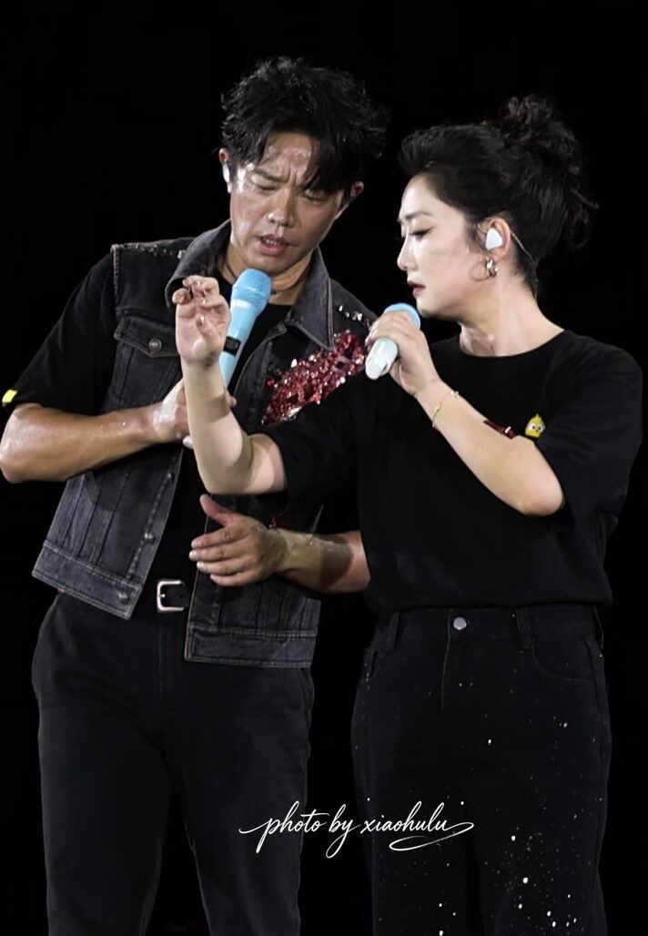 人逢喜事精神爽
凤凰传奇 凤凰传奇玲花 凤凰传奇曾毅 玲花 曾毅