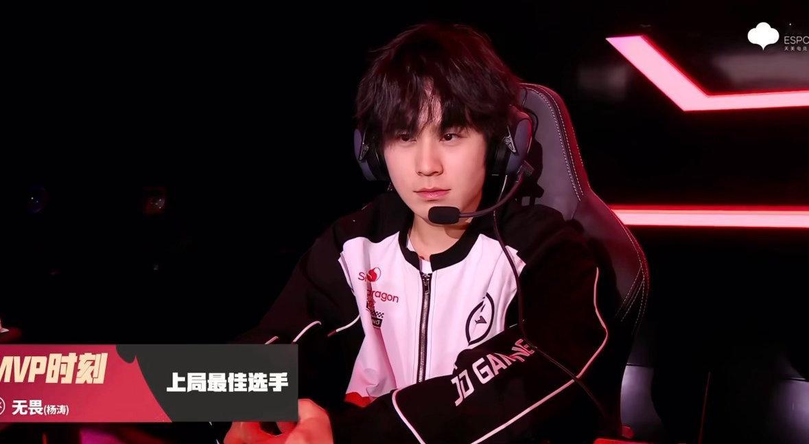 无畏电竞文男主走进现实无畏首播爆火，不只是流量堆砌出来的效果。赛场之上敢打敢拼，