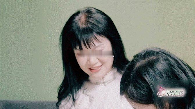 谢娜一家的眼泪都是幸福的  被《姐姐当家》写信环节狠狠戳中！娜姐陪爸妈拍全家福，