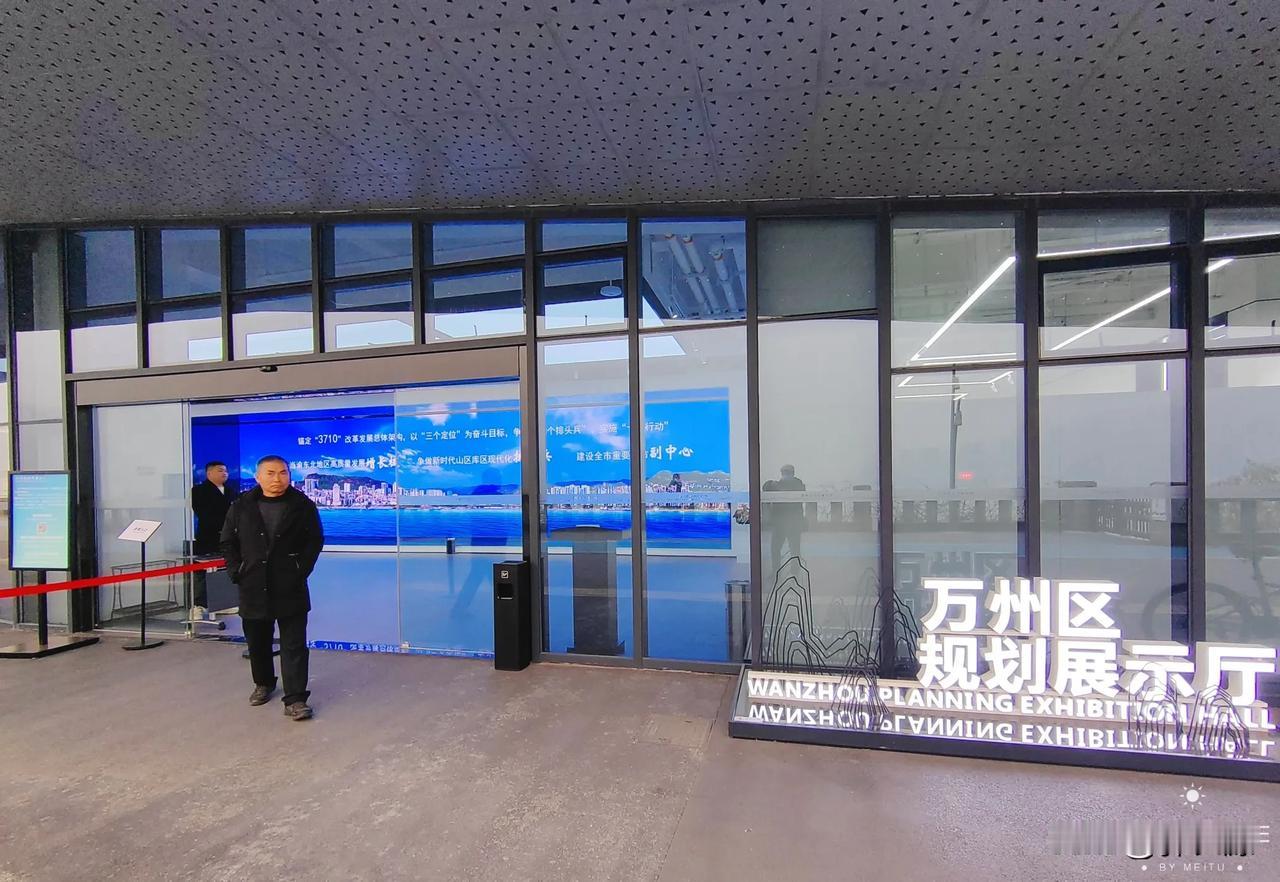 万州区规划展示厅，位于江南新区市民广场负一层，面积840平方米，4大展区，万州区