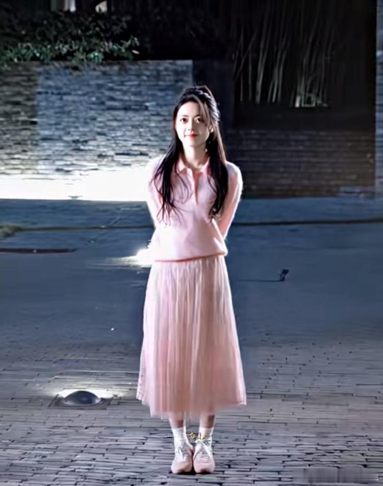 我竟然觉得赵今麦这一身粉很好看 