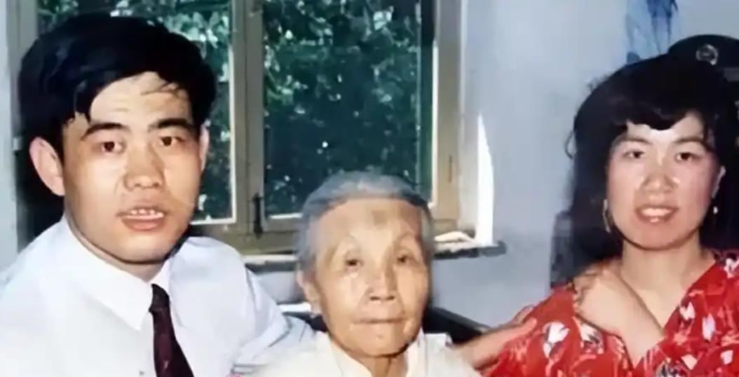 1992年，88岁老奶奶叮嘱孙子说道：我死后，一定要好好保存遗体，将来会出现奇迹