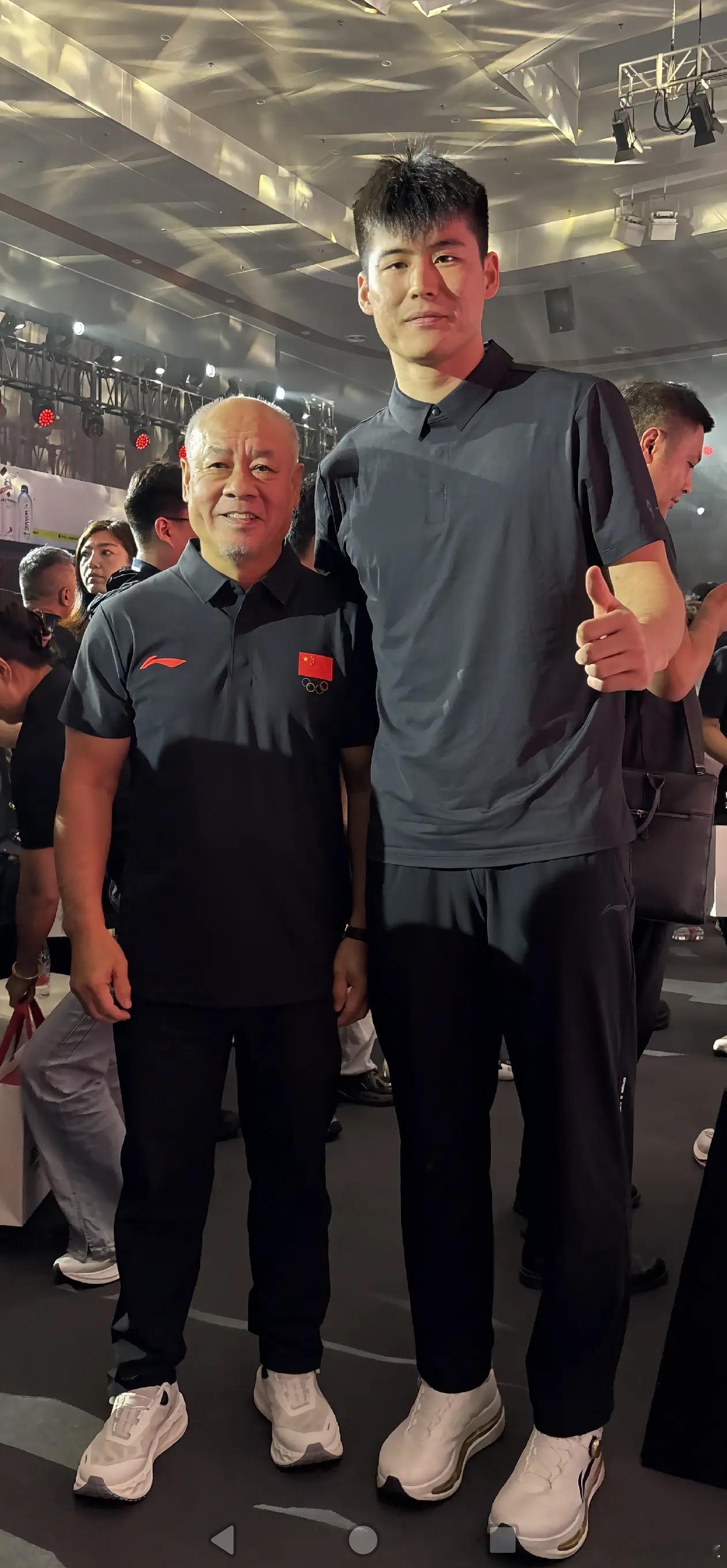 昨天陈家政来到了安徽合肥，出席李宁新品订货会活动，现场与李宁先生、刘炜指导同框合