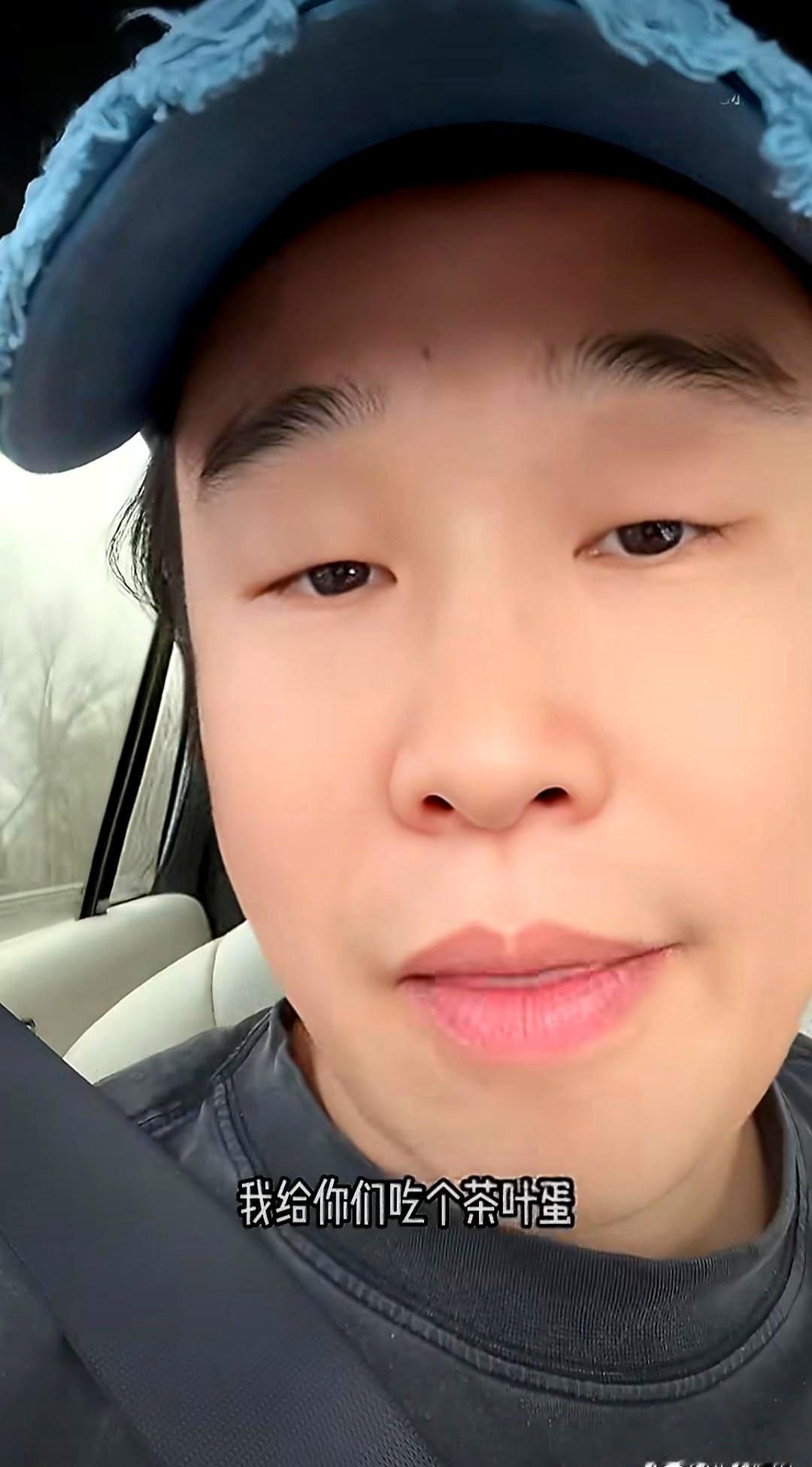 你说谁回老家能不鼻子一酸啊？
小沈阳最近回铁岭给爷爷奶奶上坟，那一路上真是感触太