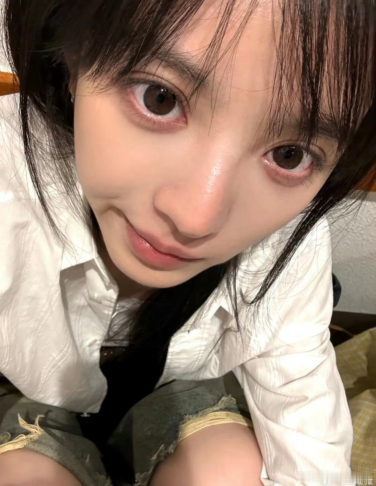 网友偶遇素颜田曦薇这个状态谁看了不说一句绝?真的太可爱了吧，素颜真的太顶了眼睛好