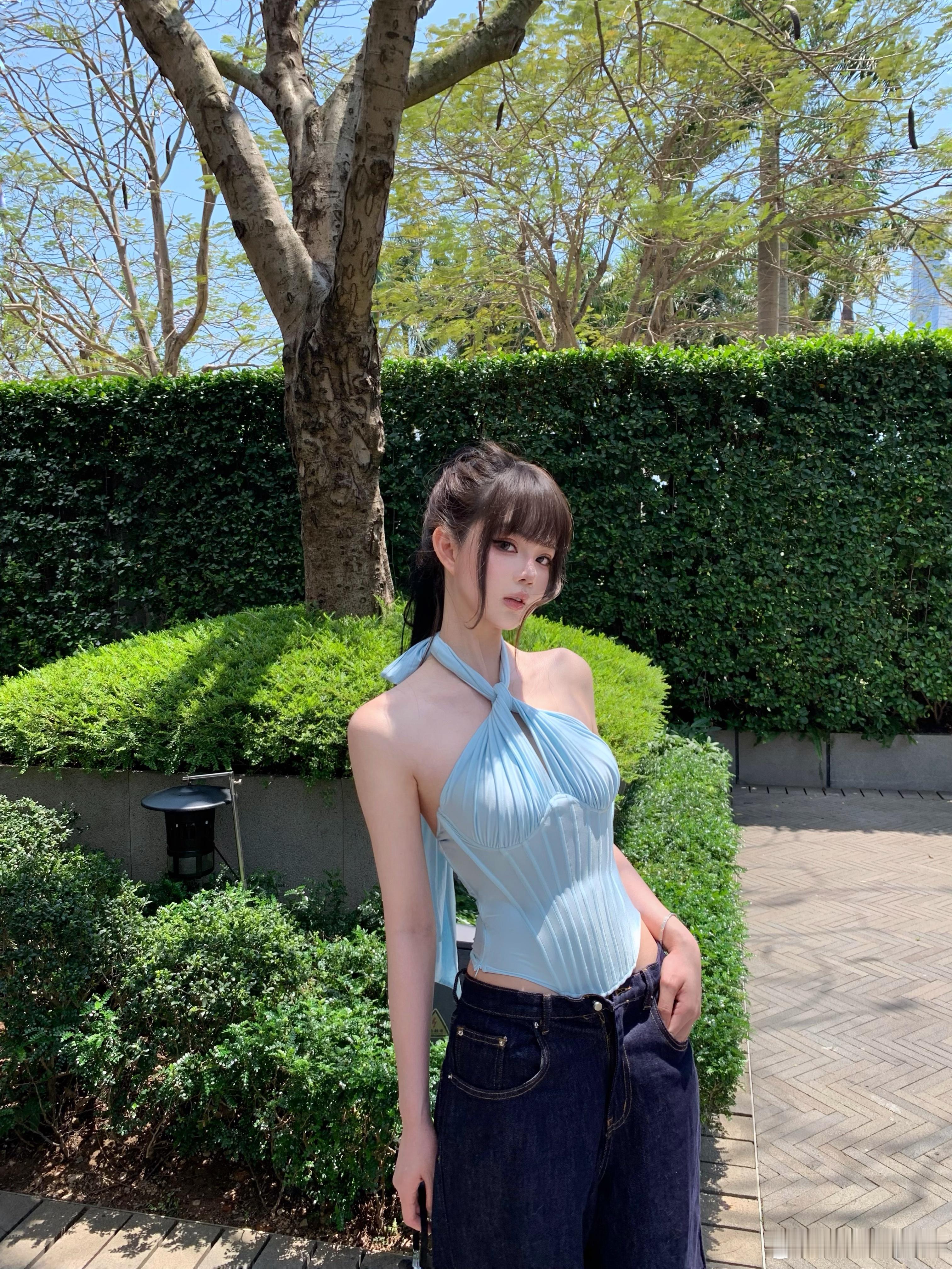look back ​​​