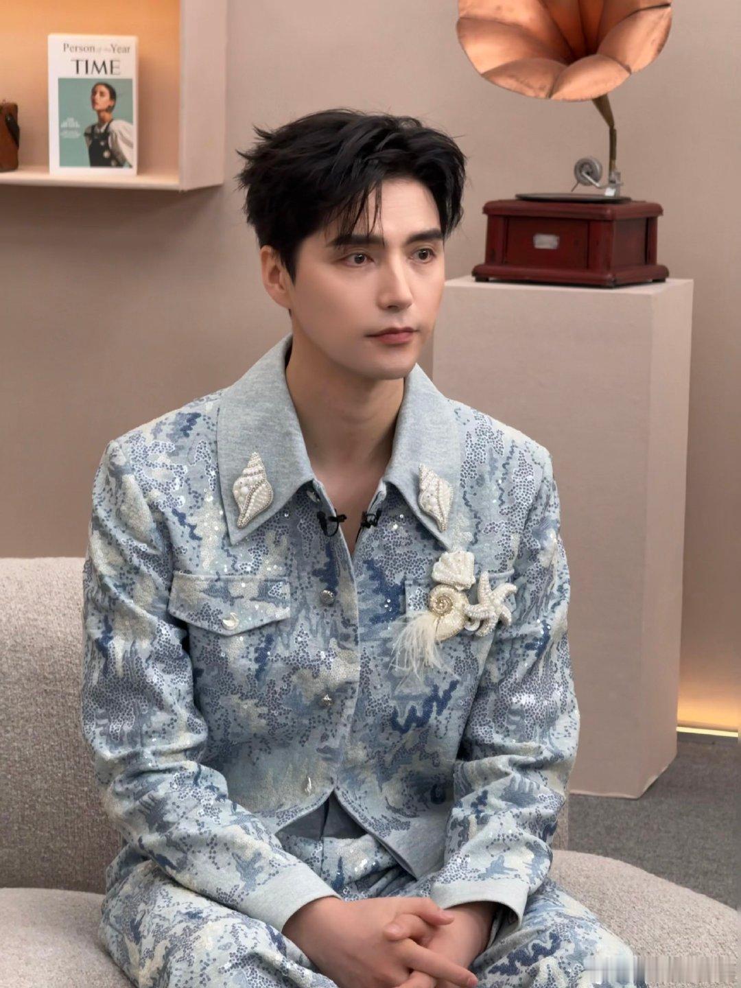 阿云嘎音色歌手阿云嘎音色同样是现场演唱，差距全藏在音色里。阿云嘎搭配齐豫的合唱太