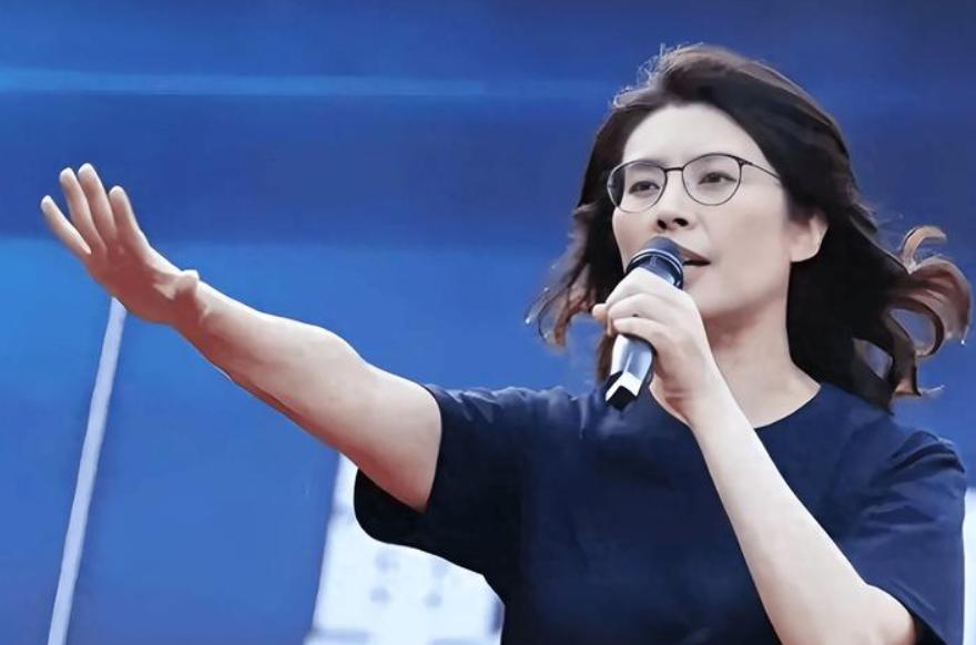 郑丽文今日上任，
这发言也太有气势了！


郑丽文的就职演讲
听起来真的很燃
