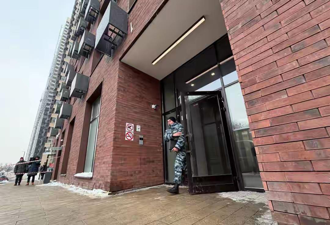 普京亲信遭“快递员”伏击，中枪后仍激烈搏斗，曾为普京平息叛乱