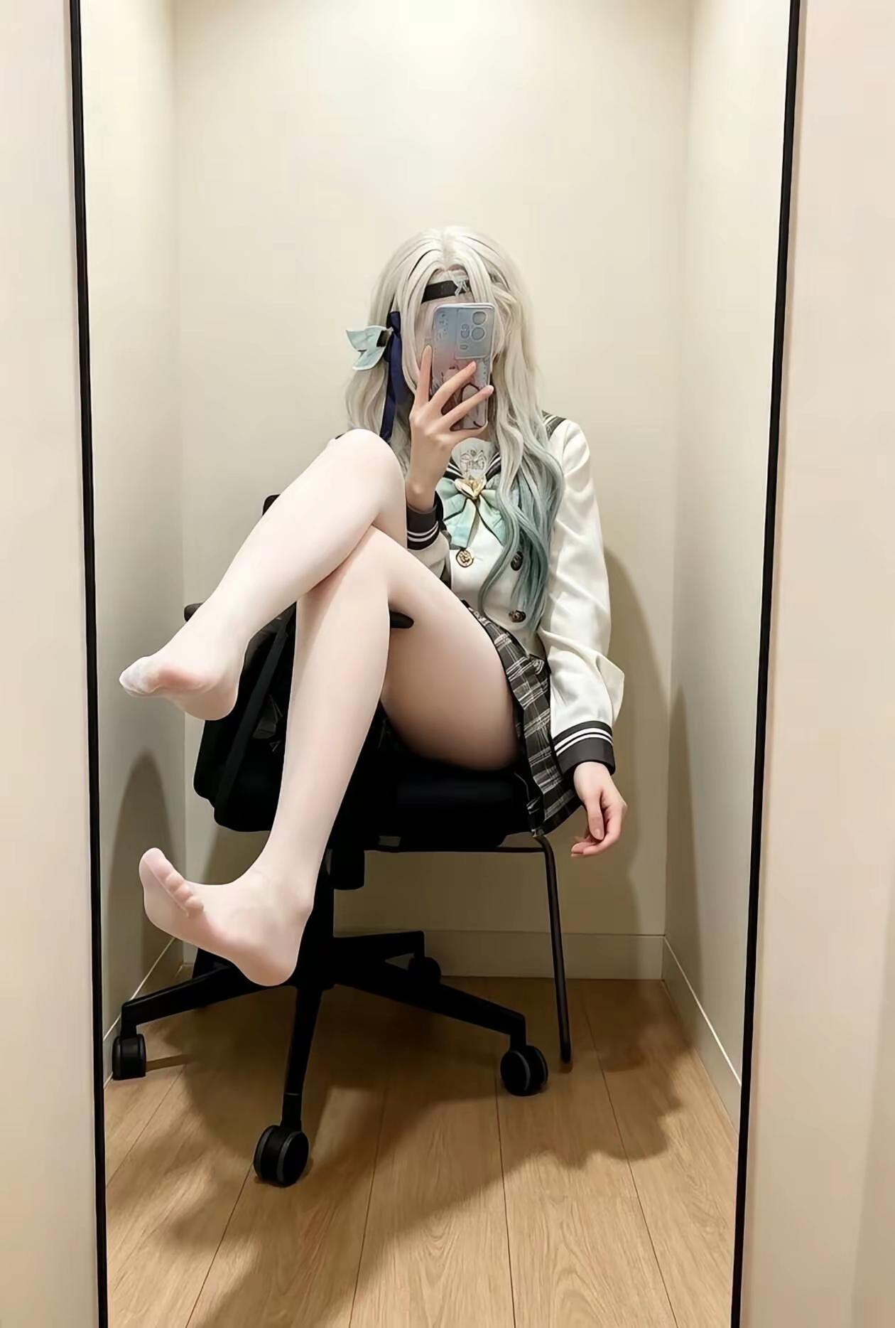 穿小裙子的小姐姐，好漂亮