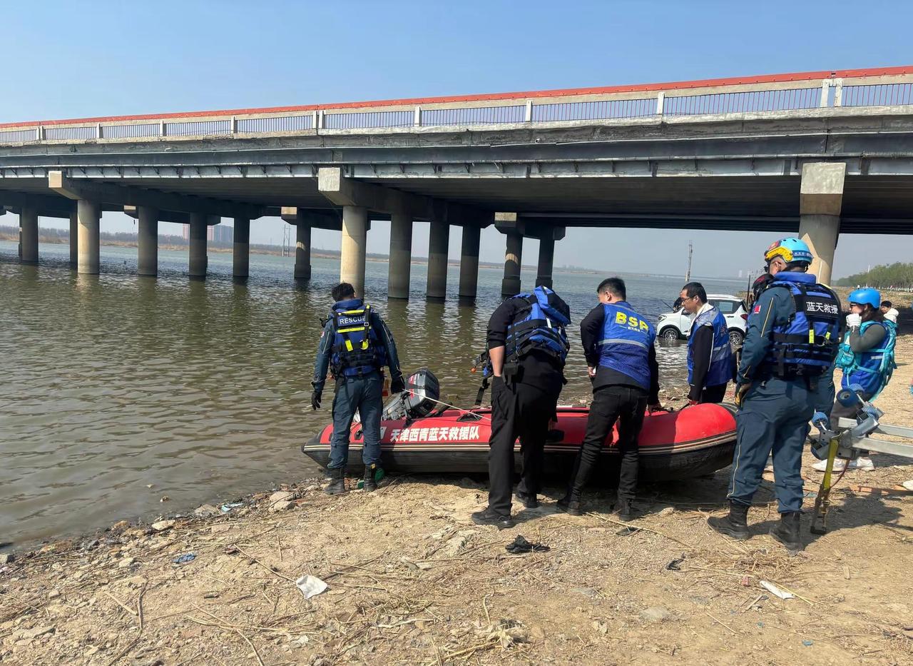 西青蓝天救援队继续训练，清明节都放假了，我们不放假，增强团队技能，更好的为社会多