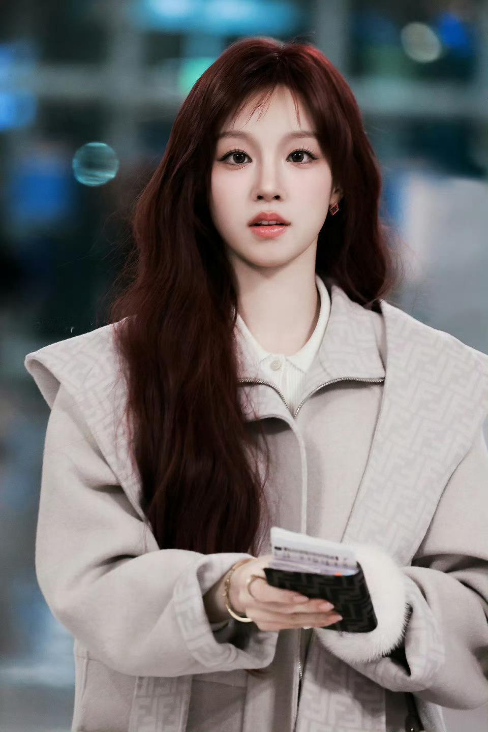 宋雨琦 × FENDI 2026秋冬大秀机场出发大片 ✈️米兰时装周时装周时装周