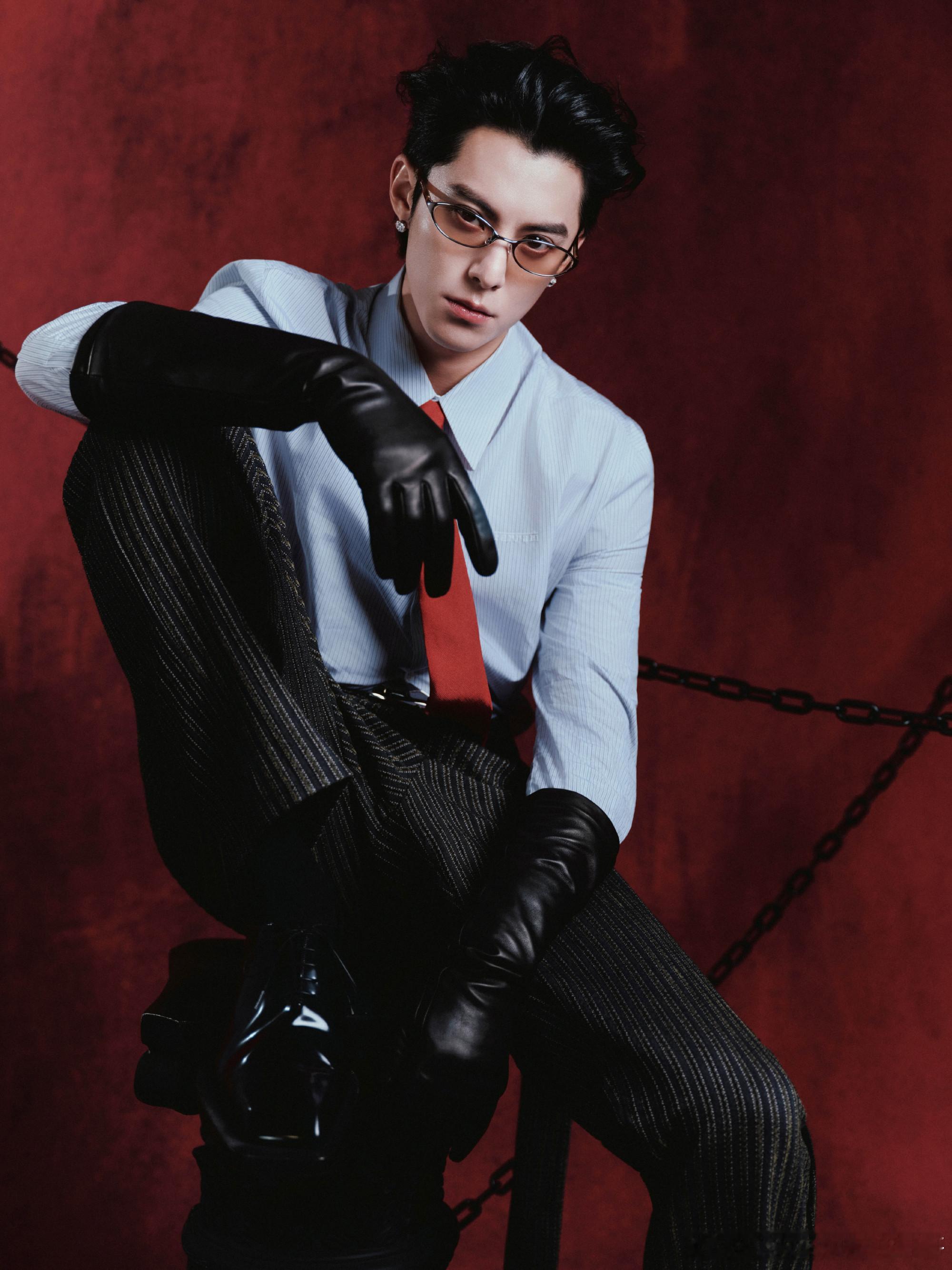 王鹤棣工作室出图，舞台棣真是好锋利的帅[舔屏] ​​​