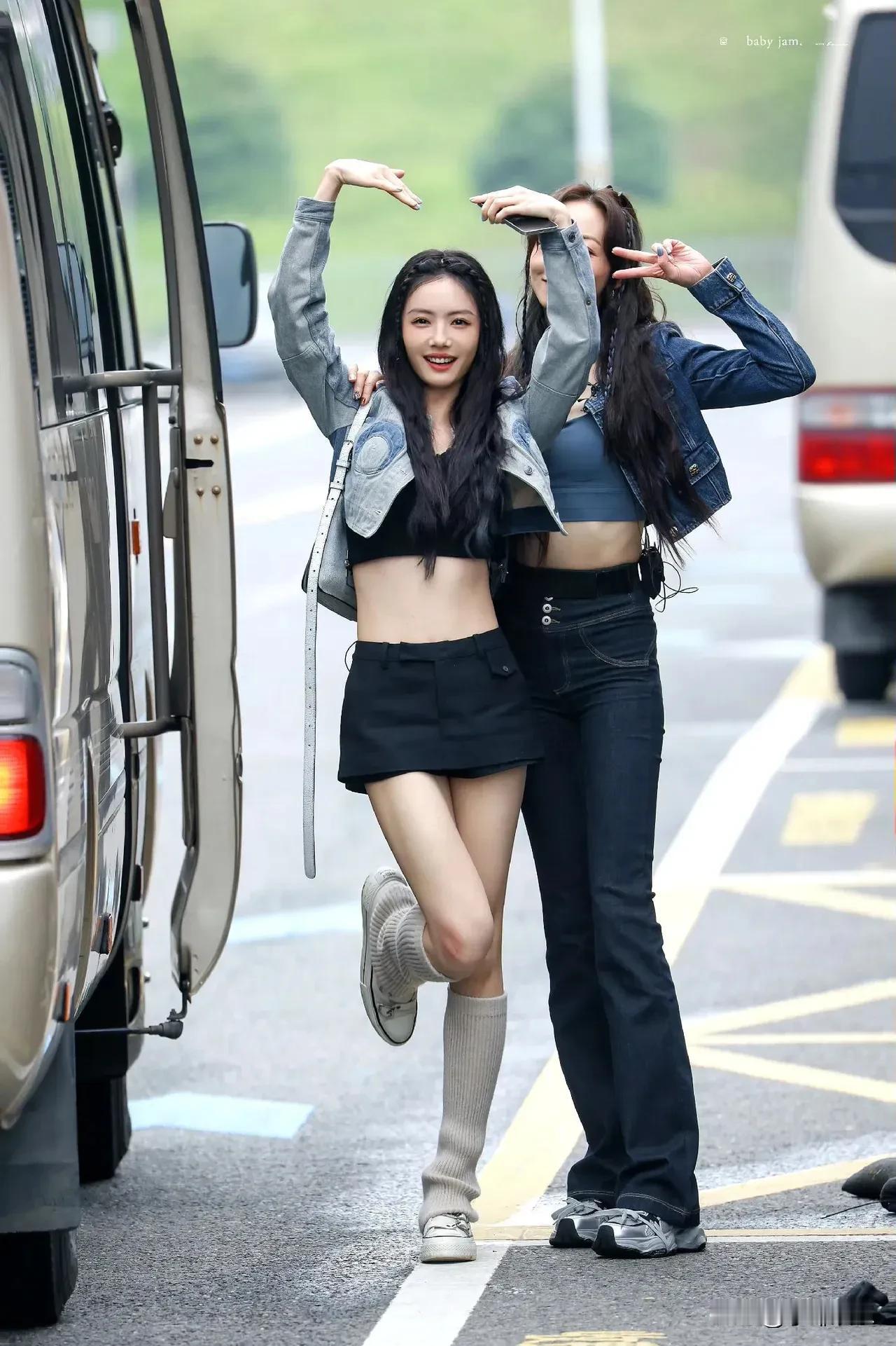 蔡文静真的美爆了！这完美的马甲线让人羡慕不已。她比韩雪更加好看养眼，是客观的事实