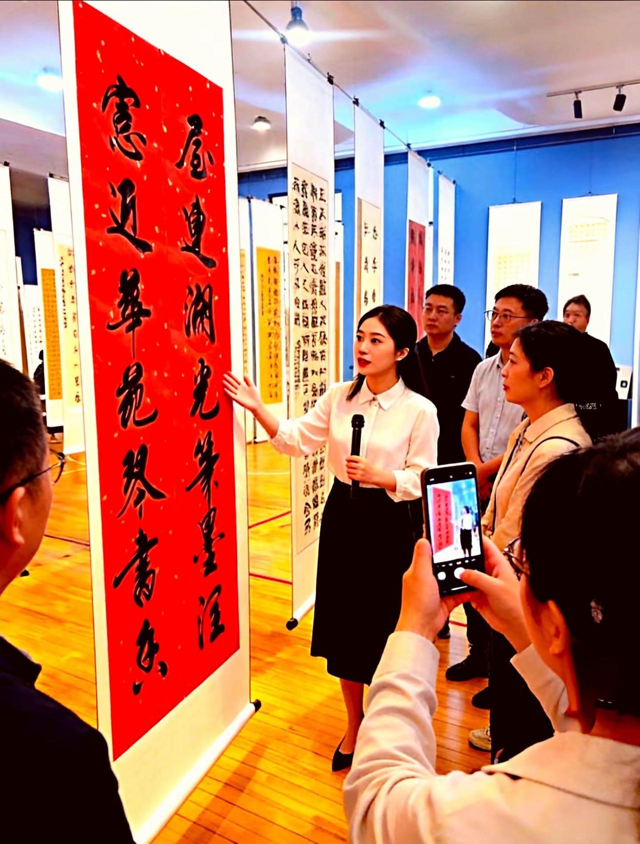书法展现场 书法是文化自信重要来源 文化在笔尖发光 热爱书法艺术