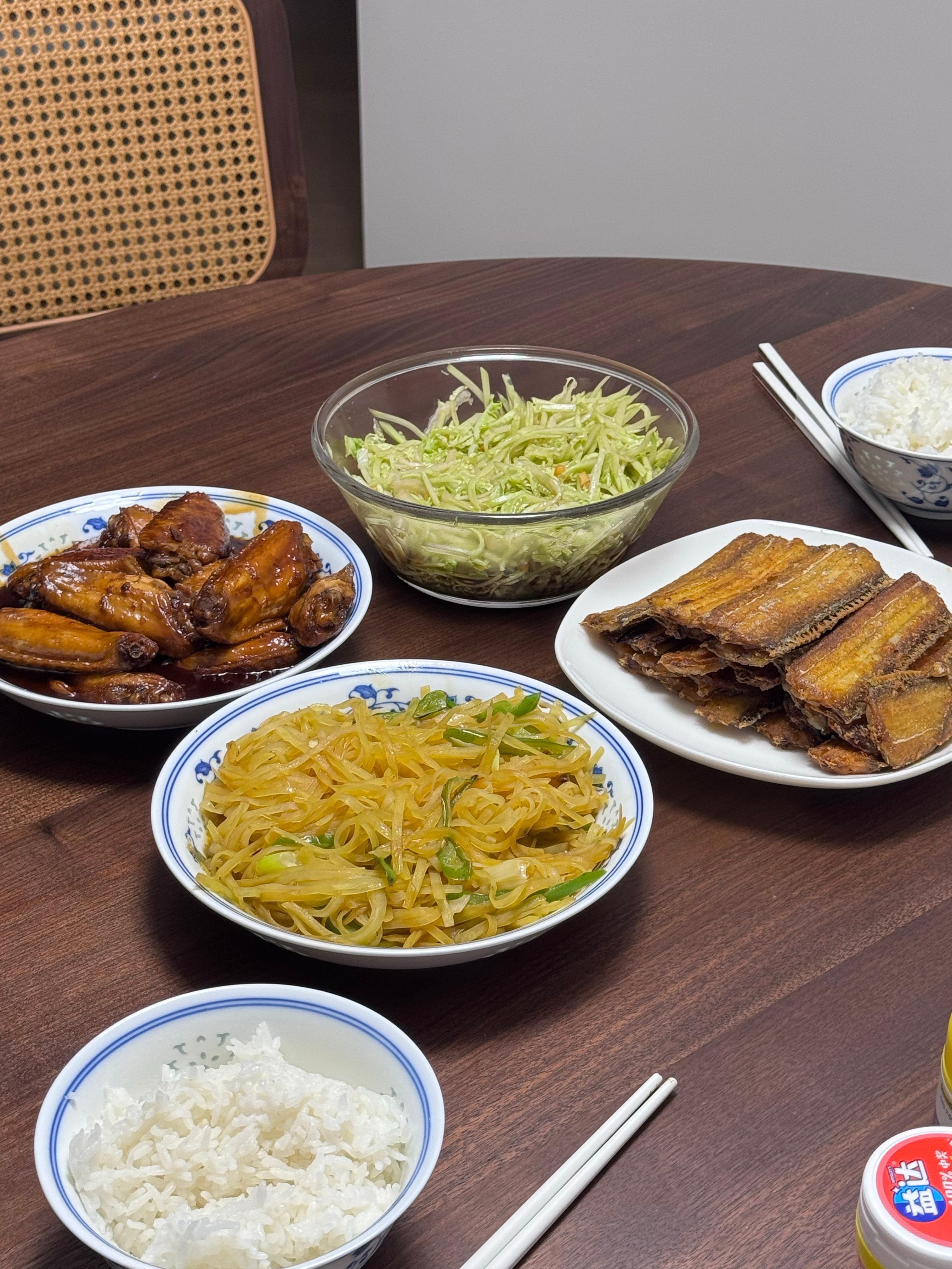 今日晚餐土豆丝怎么炒都不是我奶的味儿呢 ​​​