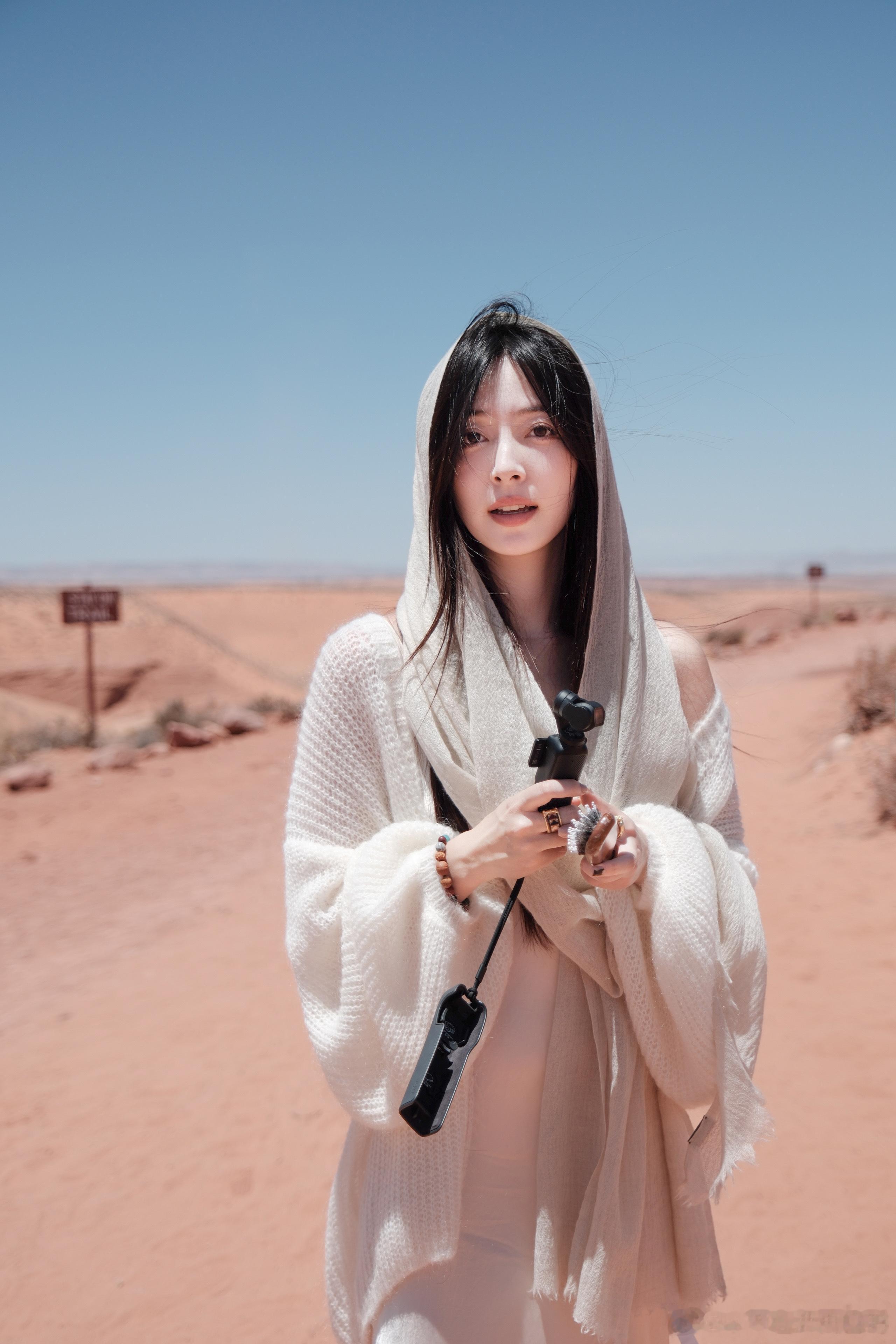 《一生要出片的中国女人》哈哈，好晒好晒🌞收获了一嘴沙和一身泥土但是富士拍出来真