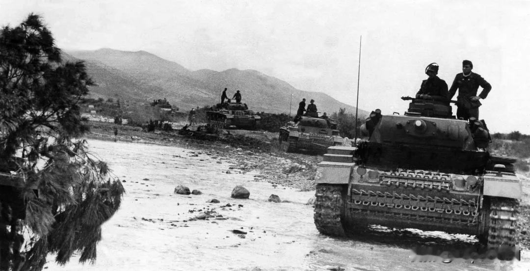 1943 年 2 月，德军在突尼斯凯赛林隘口的三号中型坦克
凯赛林隘口战役是在第
