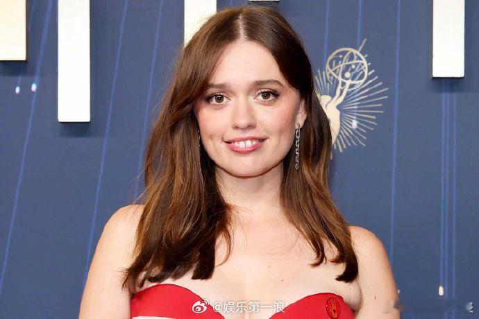 简爱将拍新版剧集 经典小说《简·爱》将再拍一部新版剧集，英国女星艾米·卢·伍德主