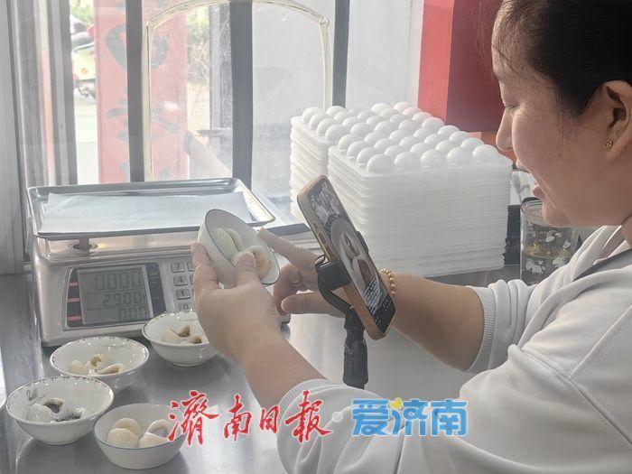 凌晨两点还在滚元宵，小店藏着最朴实的团圆味→-app/#/content?cat