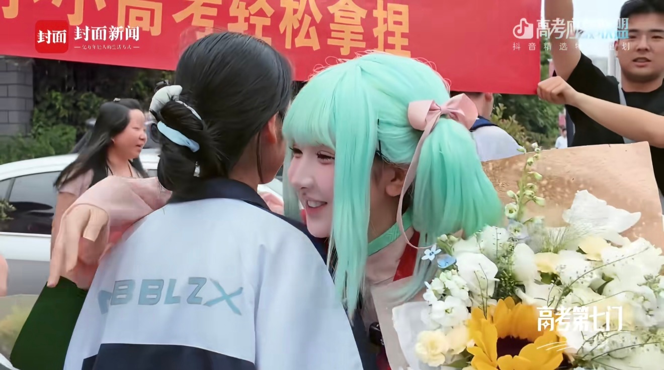 原来真有人的妈妈是这样的 在抖音精选【高考第七门】栏目里，她收到一位妈妈的邀请，