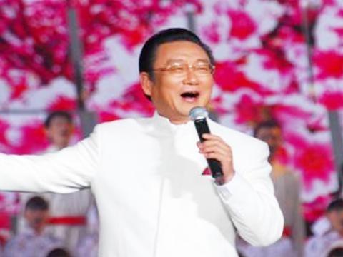 姚曼对外宣称：“我是蒋大为的情人，他欠我 90 万不还，有欠条为证。”2004 