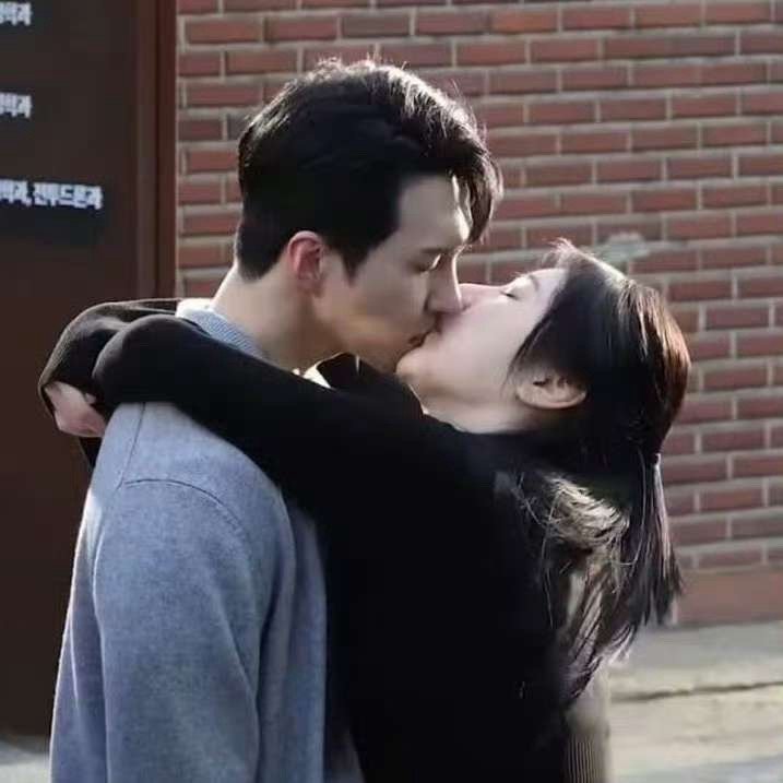 李彩演李在焕吻照李彩演李在焕吻戏剧照李彩演李在焕吻戏剧照，哇哦。[心][心] ​
