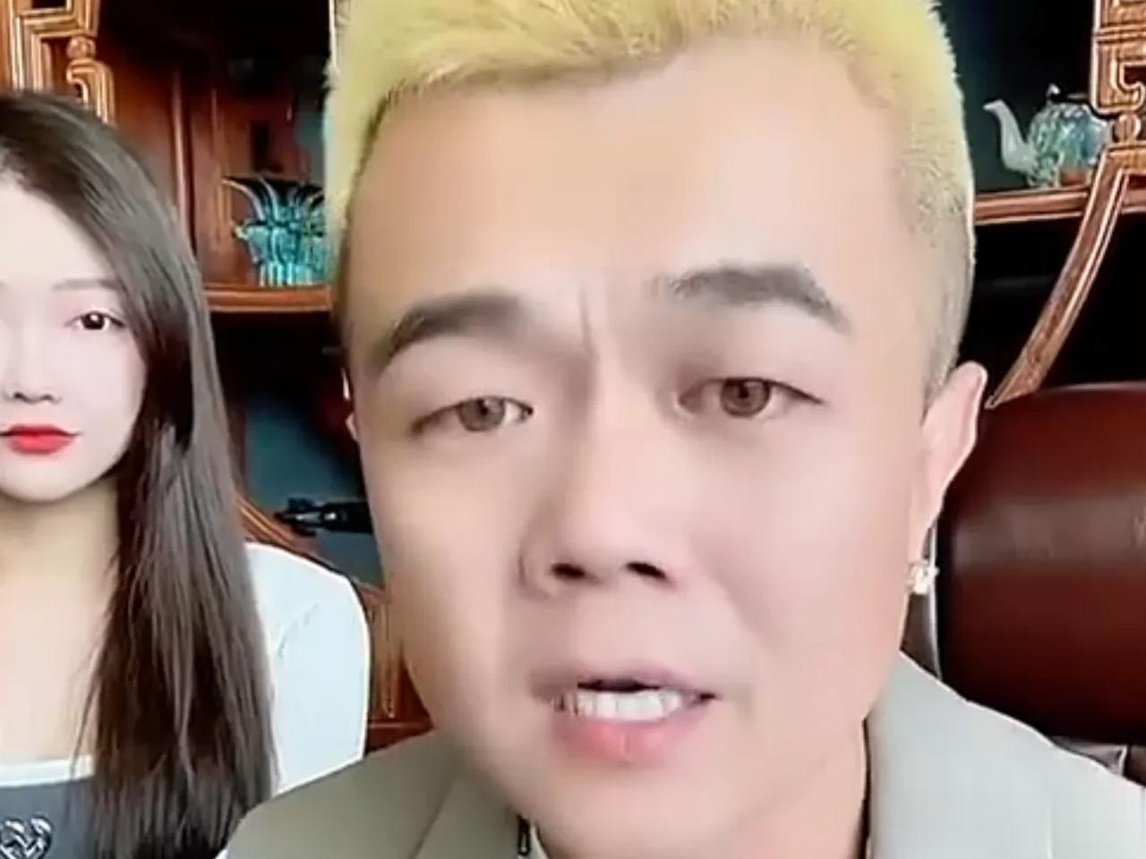 小胖表示其他主播都是傀儡，只有巴哥自己是大佬！

驴家小胖谈主播行业内幕，木森后