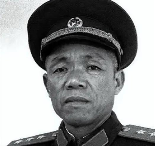 1950年，解放海南岛前，韩先楚看到登岛名单上很多都是副职时，顿时气坏了：“都不