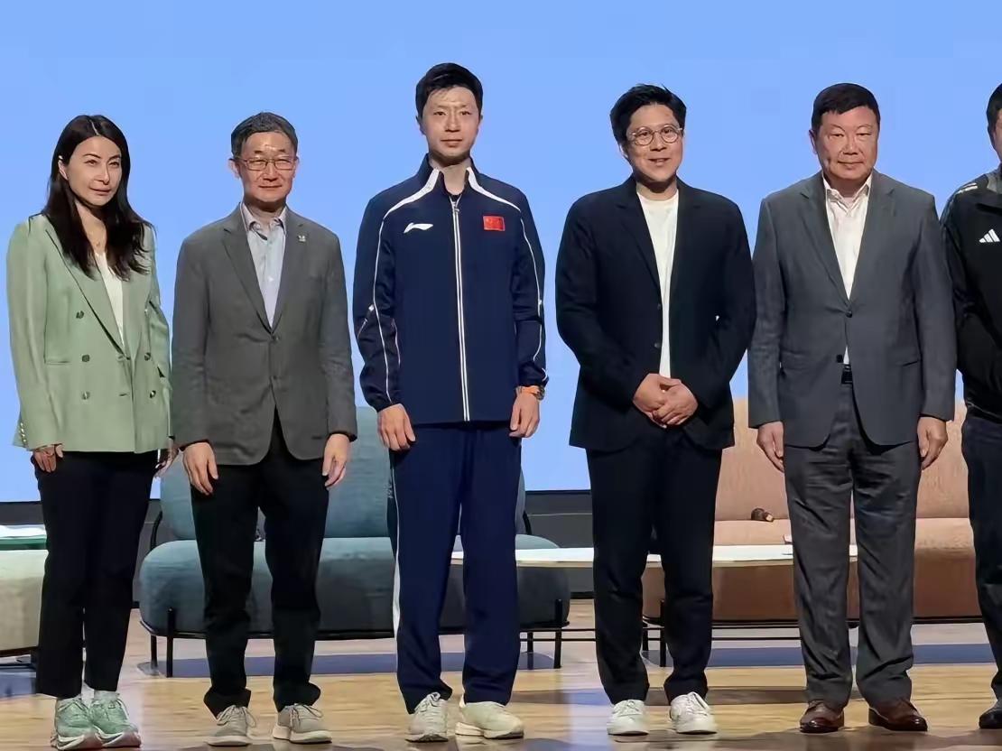 郭晶晶、霍启刚、马龙同框亮相香港理工大学，这三人同的出现可是让理工大学的学生们打