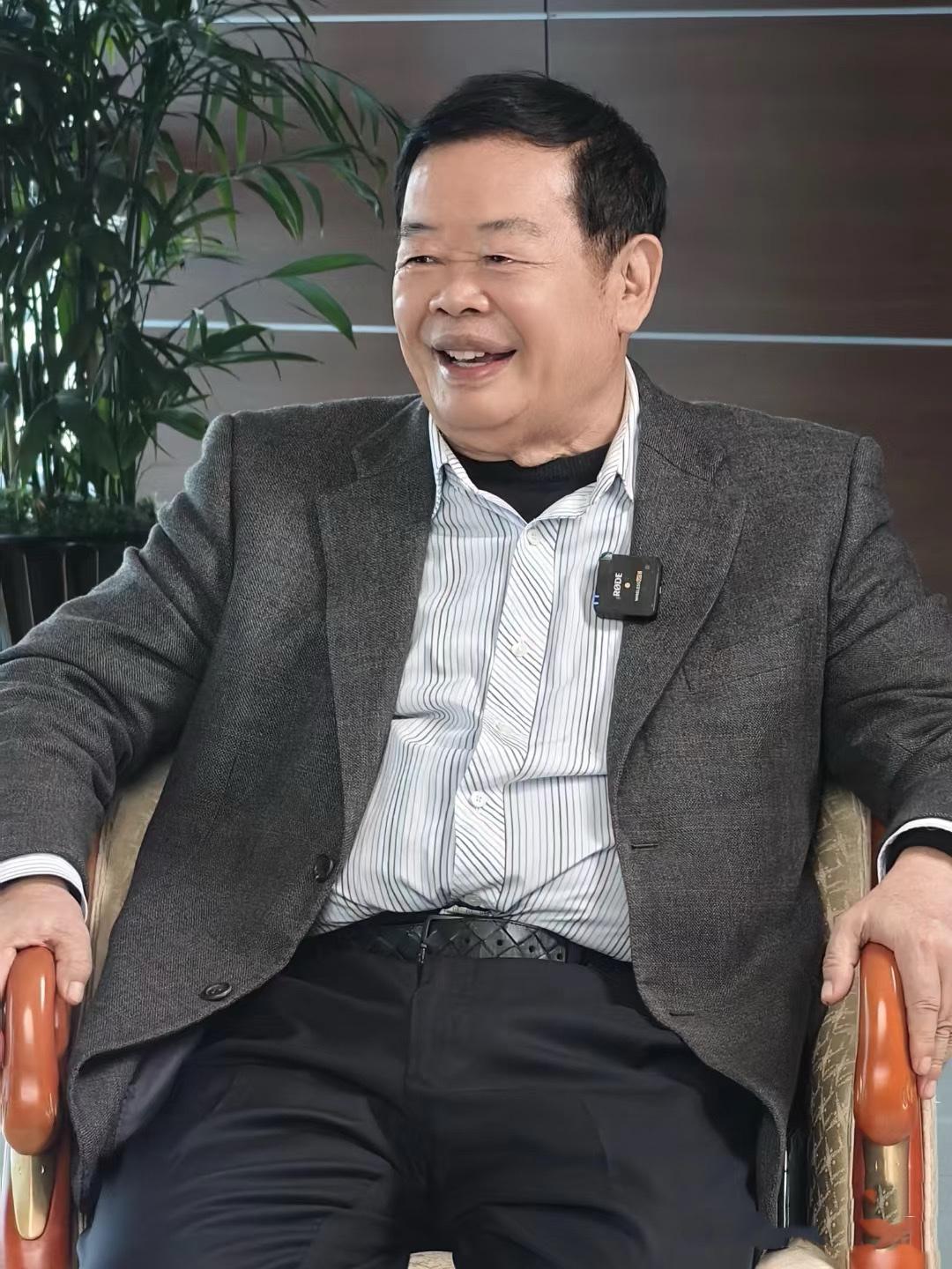 曹德旺放手福耀玻璃，背后藏着一个父亲的“舍得”智慧！

老曹这次真“撒手”了，把