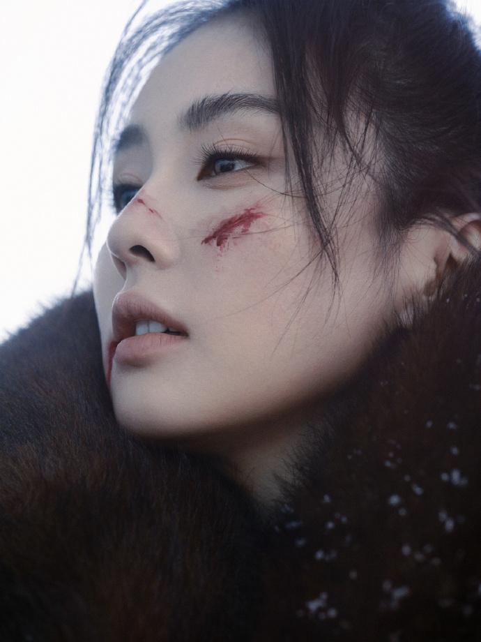 白鹿转头神图太绝，柳宗源镜头的泪目破碎感直击人心，女装牛仔裤的吐槽大军已就位。柳