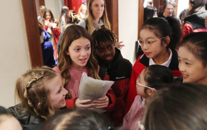 中国终止跨国收养引热议！曾送养数万幼童，背后原因引关注......
 
过去在独