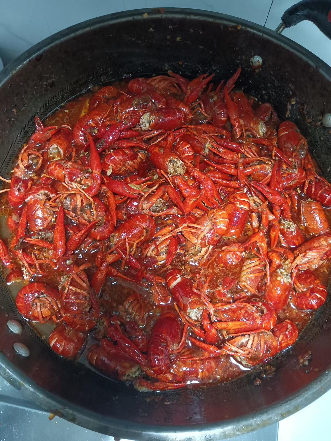 拼小龙虾🦞的季节又到了
---你喜欢什么味儿的？
1 麻辣味儿的…
2 蒜香味