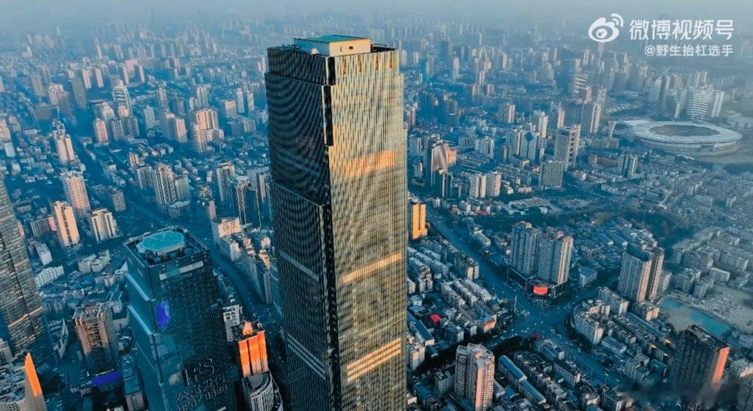 外省创业青年登上长沙大屏寻访外省来湘年轻人纪实录你好湖南你好湖南 三省外乡青年闪