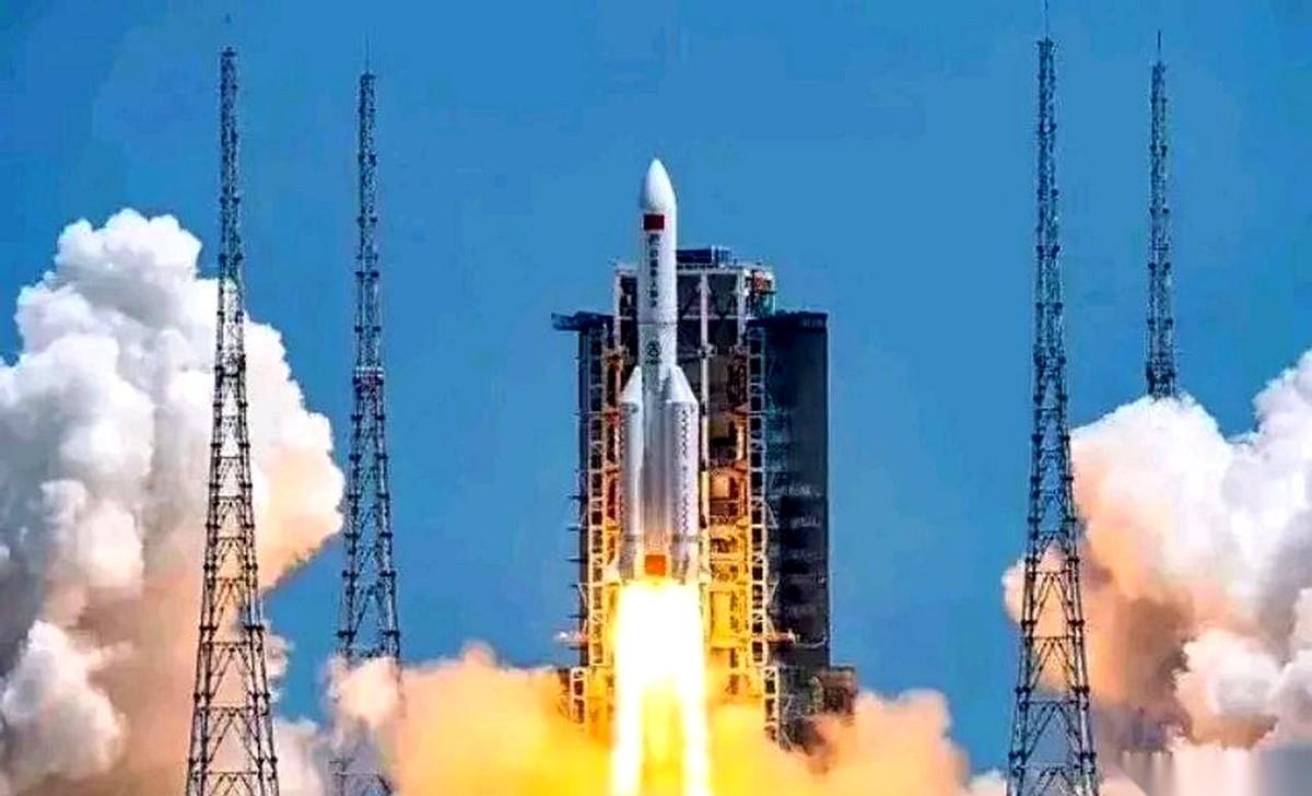 去年谷歌扔出个AI世界模型，说是能直接生成一个游戏，当时感觉跟科幻片似的。
结果