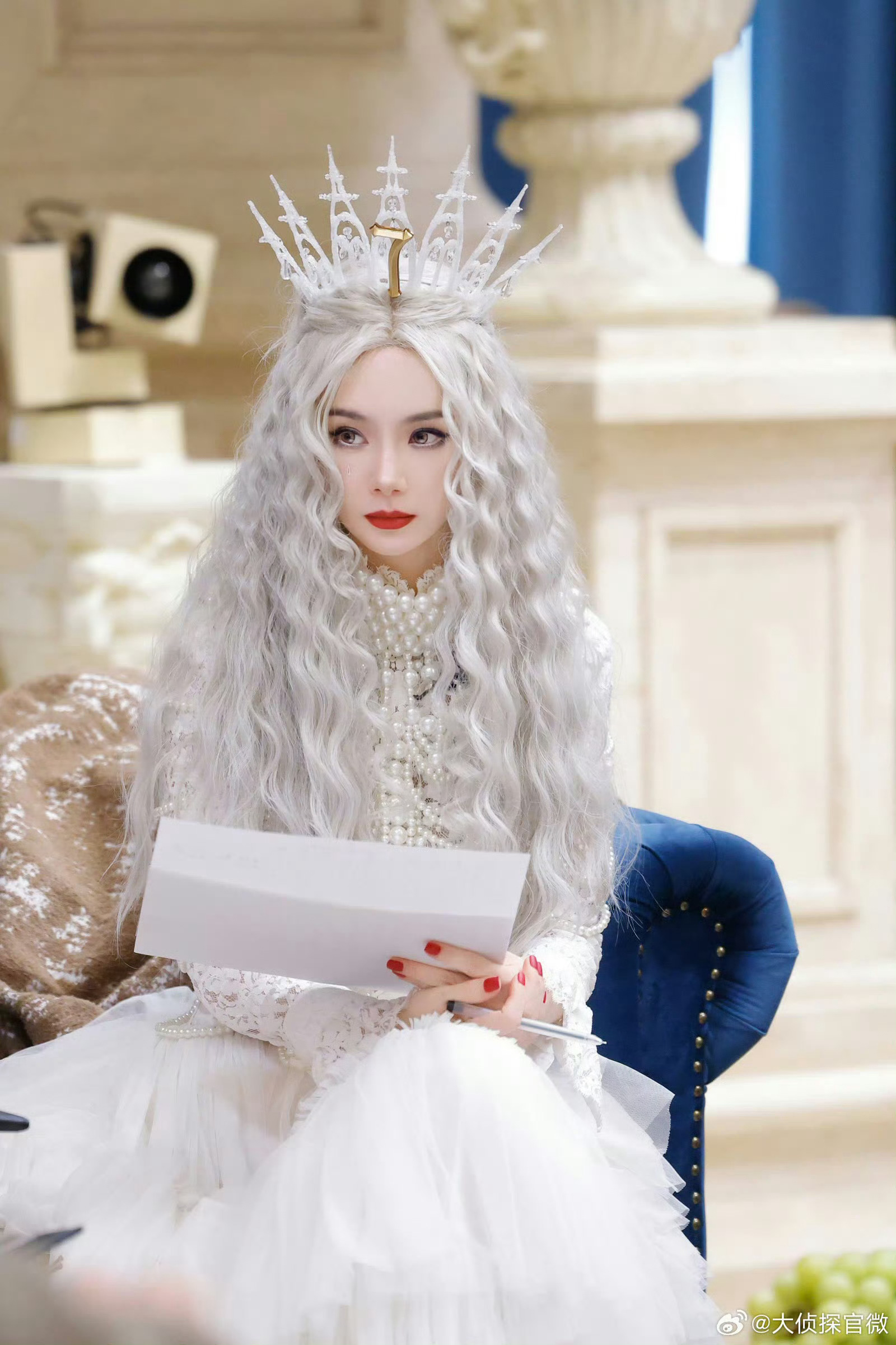 戚薇白发造型美我一大跳戚薇白色短发造型戚薇在大侦探的妆造从来不会让人失望✨这次白