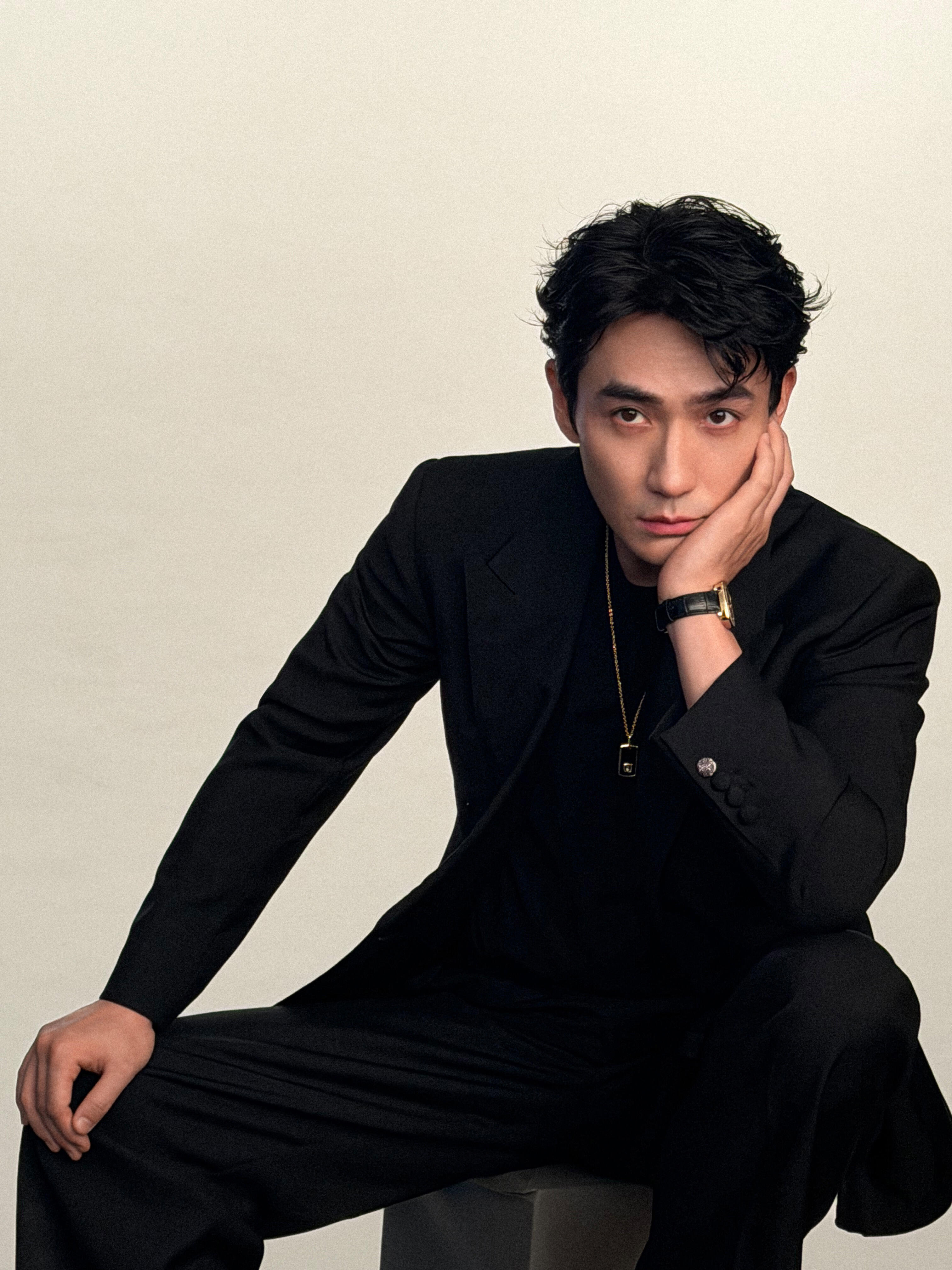 朱一龙 · chopard萧邦全球品牌大使朱一龙 朱一龙的剪刀手📕更新: 龙哥